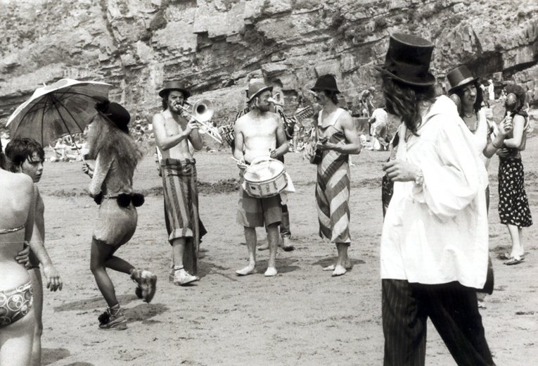 cornwallkilkhamptonstrandcircus6.jpg
