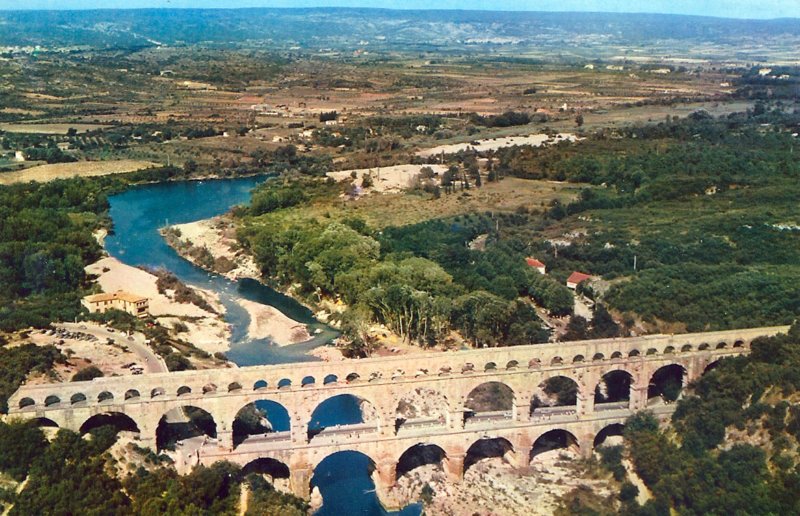 provenceuzespontdugard.jpg