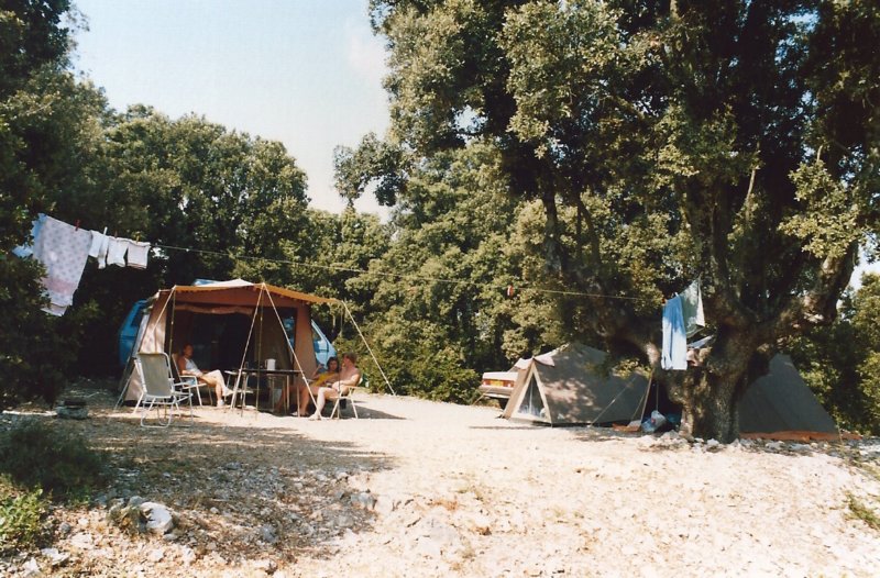 cantagrilsonzecampingplek.jpg