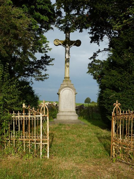 marlemontmonumentaalkruis.jpg