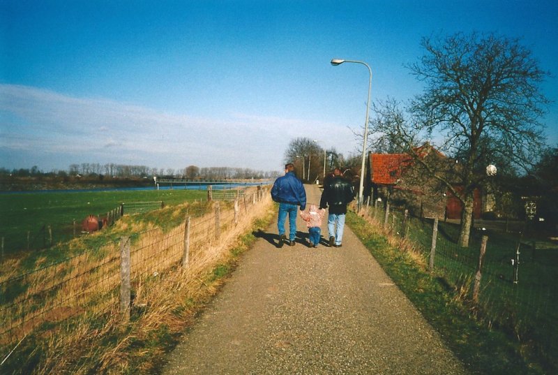 wandelenoverdedijk.jpg