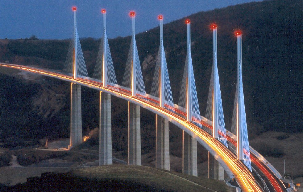 viaducdemillauindeavondansichtkaart.jpg