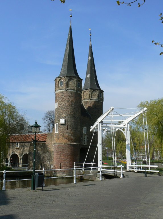 oostpoortmet16eeeuwsebrug.jpg